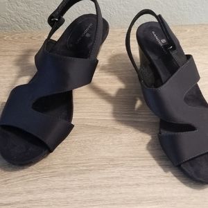 Bandolino Fabric Wedges Never Worn